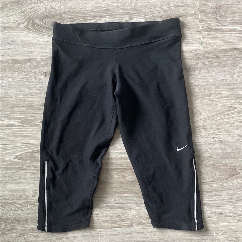 Nike Woman’s Black Cropped Leggings with White Accents